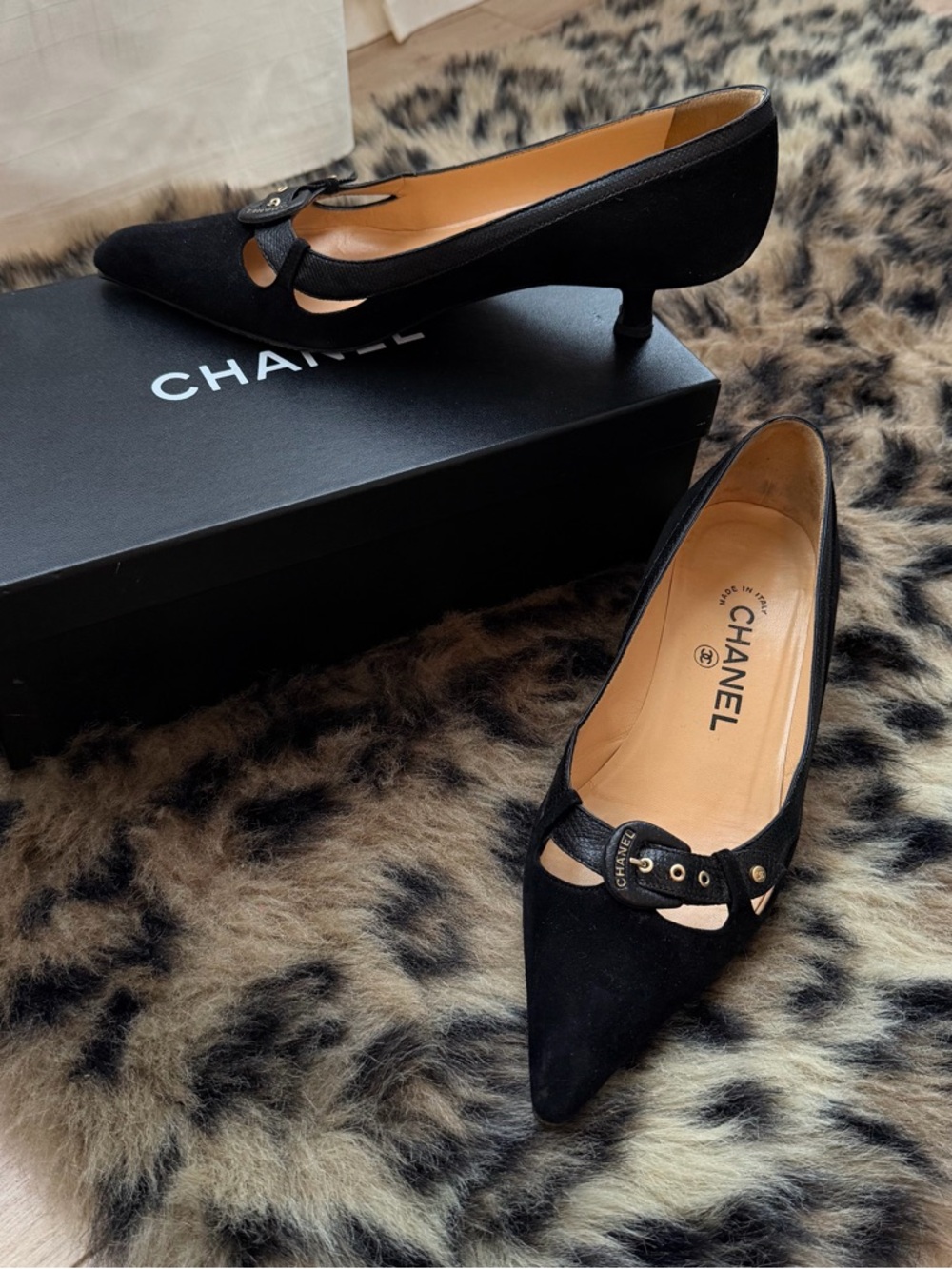 CHANEL Black Pointed Toe Kitten Heels size 37.5 black and gold